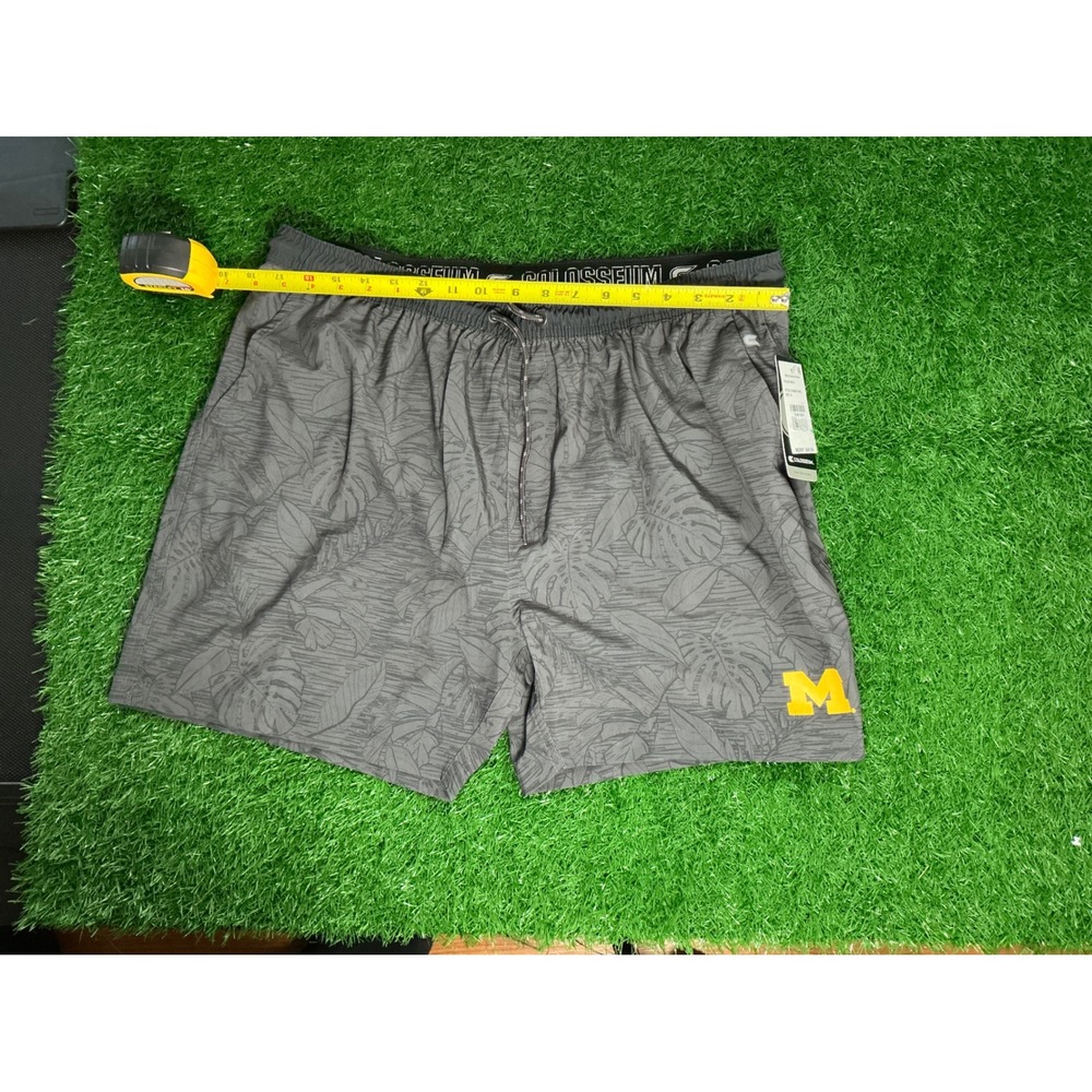Colosseum Michigan Wolverines Mens Groves Shorts Grey Floral XL COWB11849C NWT
